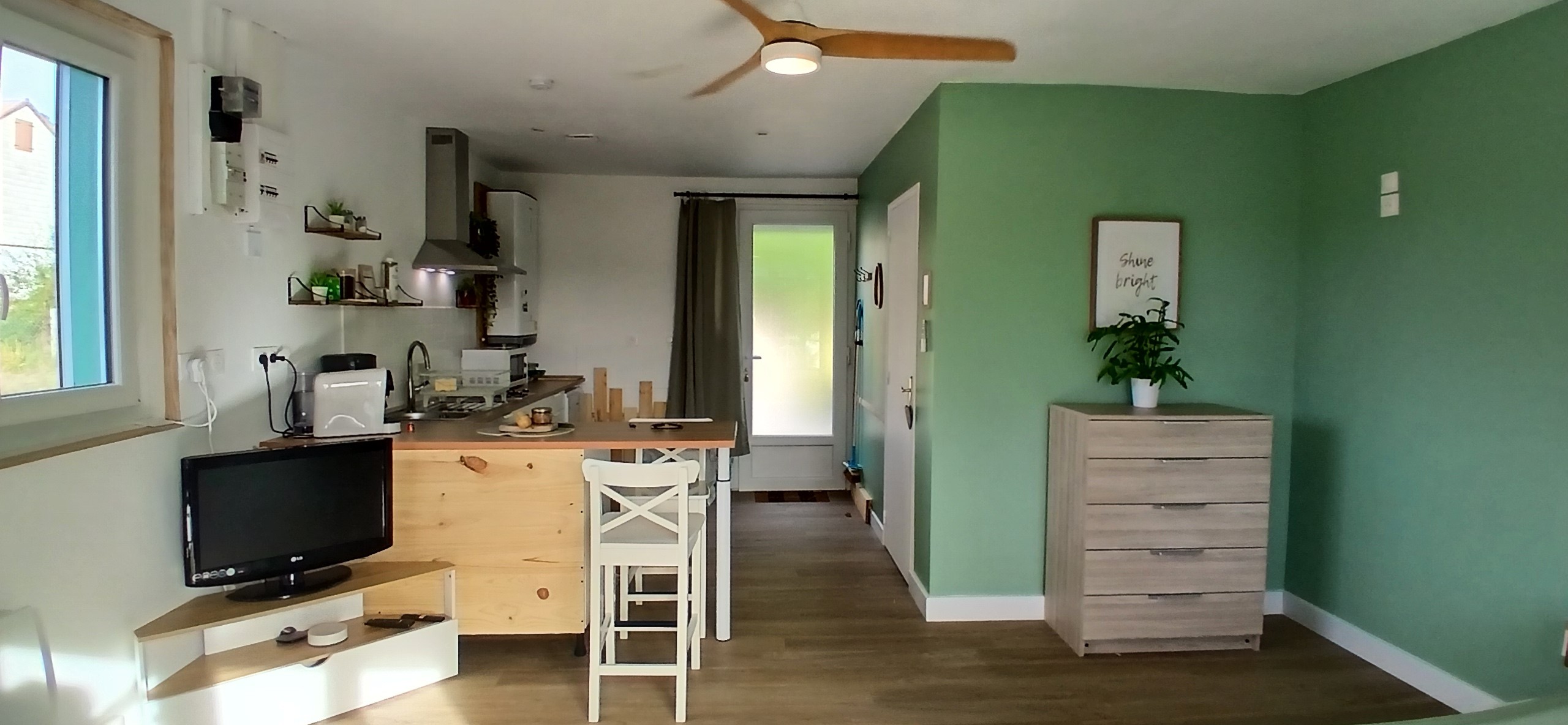 Le Nid – Holiday cottage, sleeps 2, Beaumont-du-Lac, Haute-Vienne: The living room