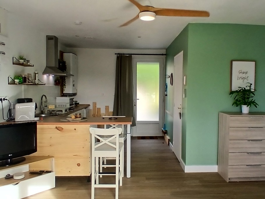 Le Nid – Holiday cottage, sleeps 2, Beaumont-du-Lac, Haute-Vienne: The living room