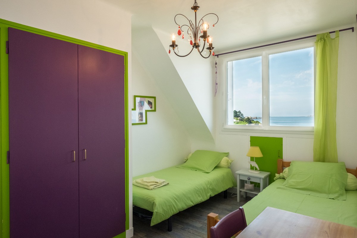 MENES location Perros-Guirec Chambre verte vue mer