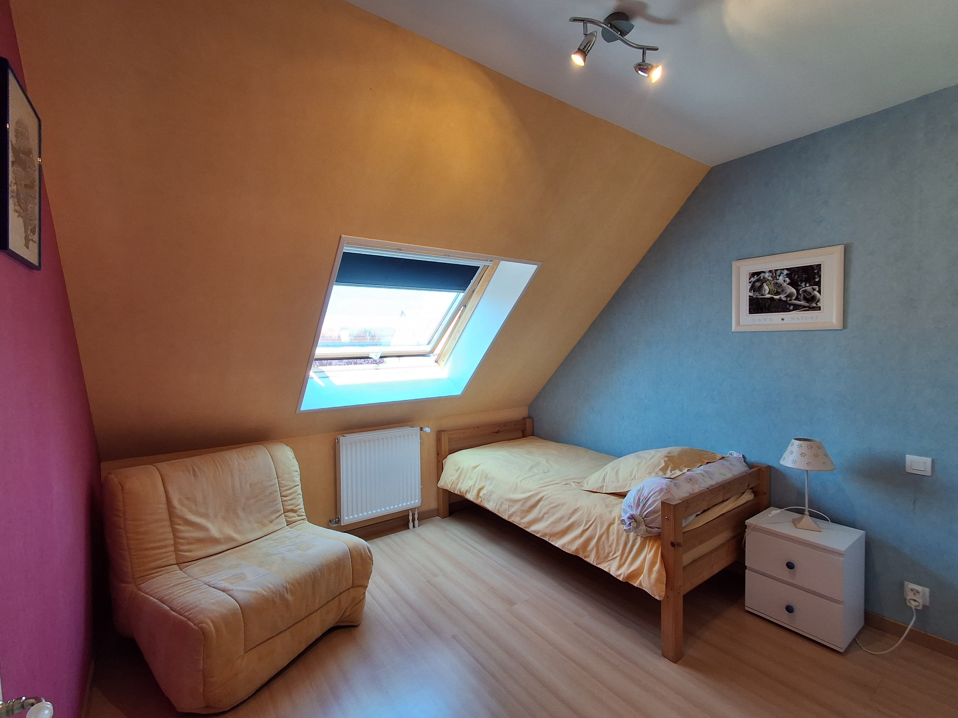 Bedroom with one 90x190 bed