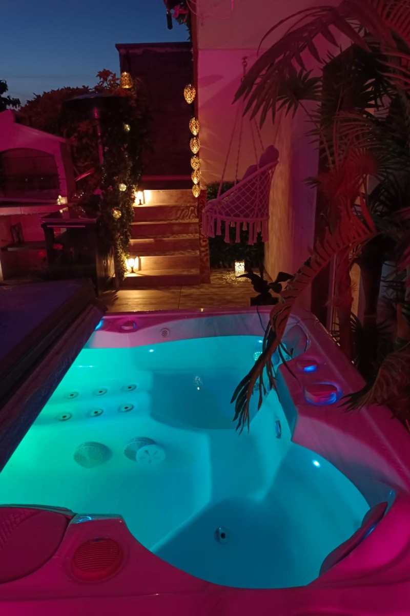 Terrasse et spa illuminés