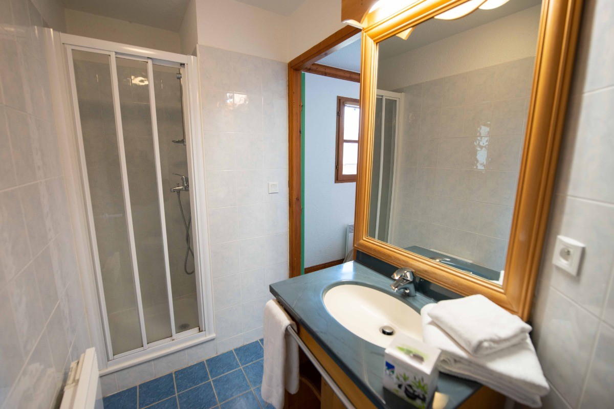 5 chambres avec salle de bain douche