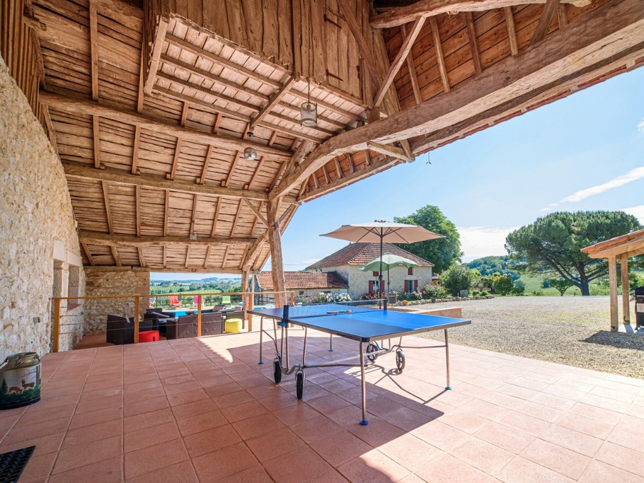 Terrasse devant réception