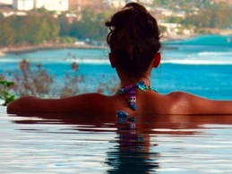 face à la mer depuis la piscine