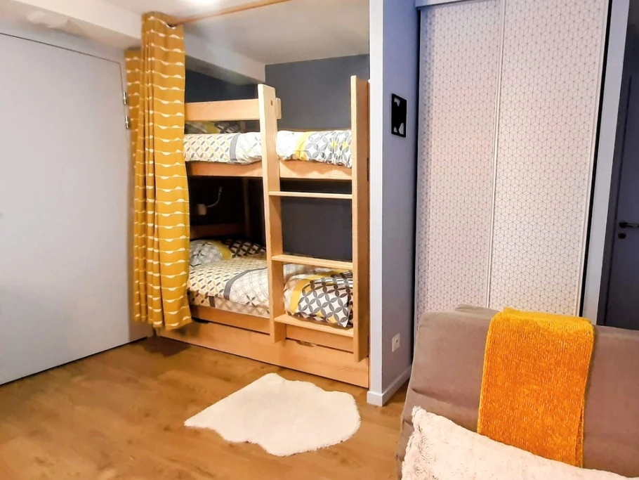 2 lits superposés 90x190, un canapé BZ 140x190Literie neuve 2021