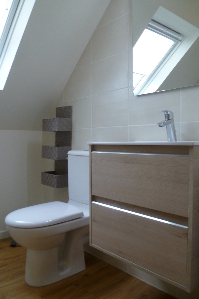 Etage: salle de bain avec WC