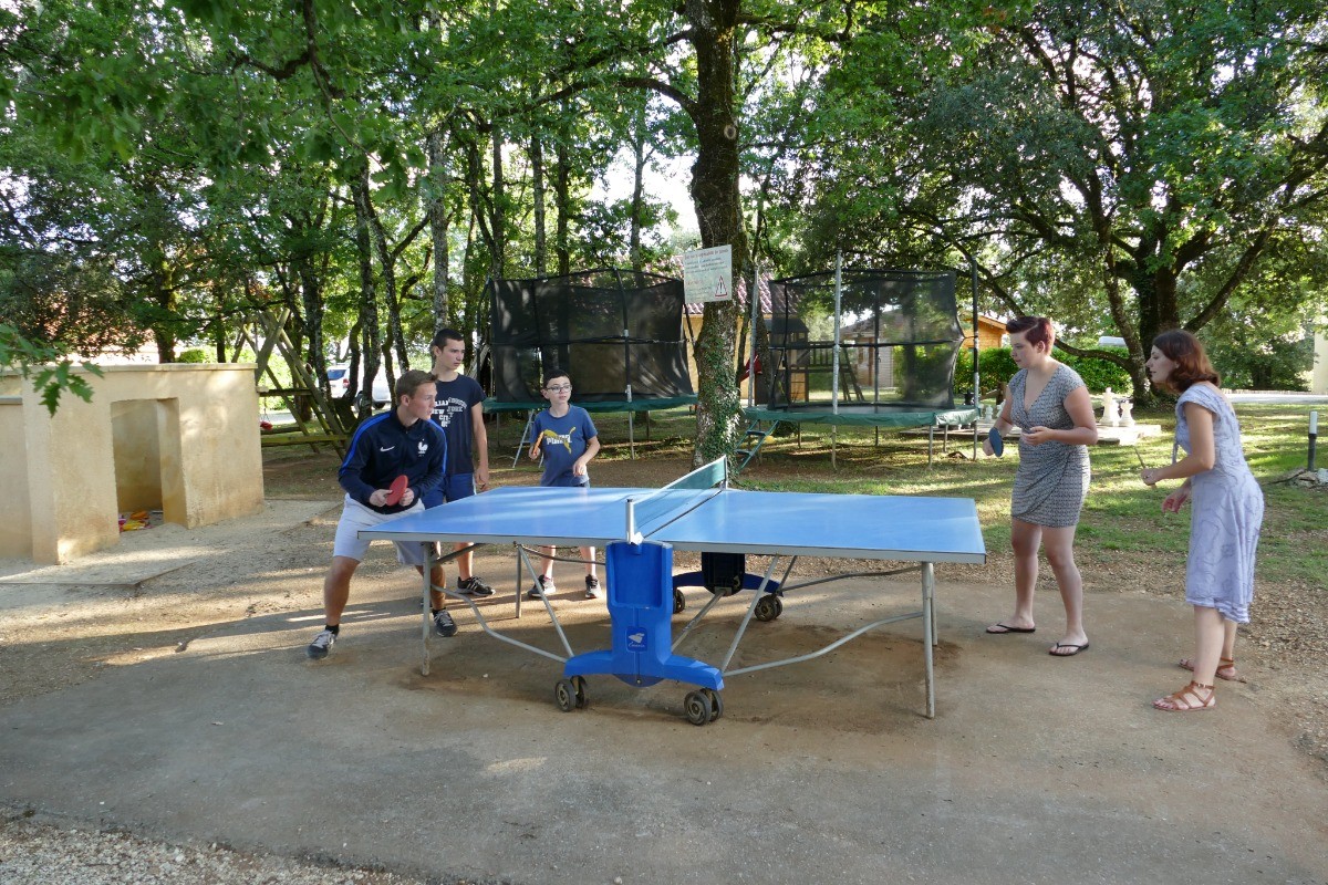 Espace Ping Pong Village de Gîtes Les Collines d'Eyvigues 24580 Salignac Eyvigues Clévacances