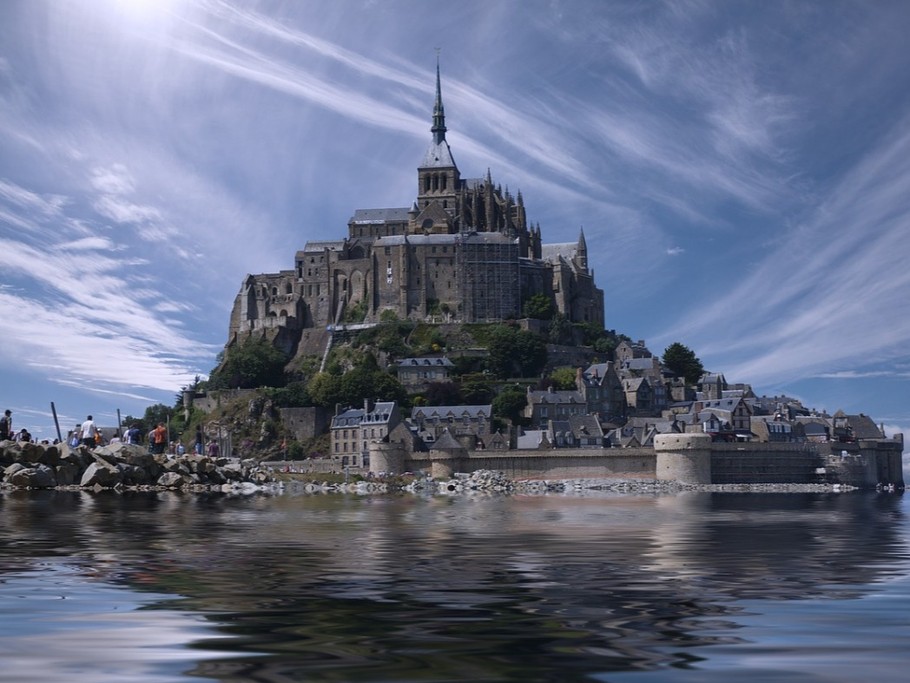 Le camping est situé à 1h environ de Saint Malo ou de Vannes. Et pourquoi ne pas visiter la Côte de Granit Rose  ou le Mont St Michel ? Pour cela, il faudra compter 1h30 de trajet environ.