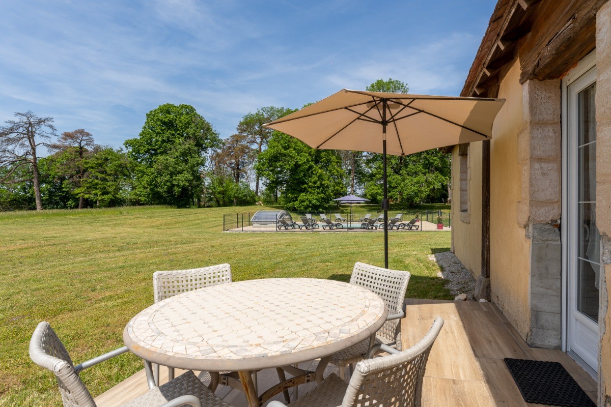 Terrasse avec salon de jardin