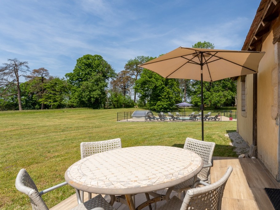 Terrasse avec salon de jardin