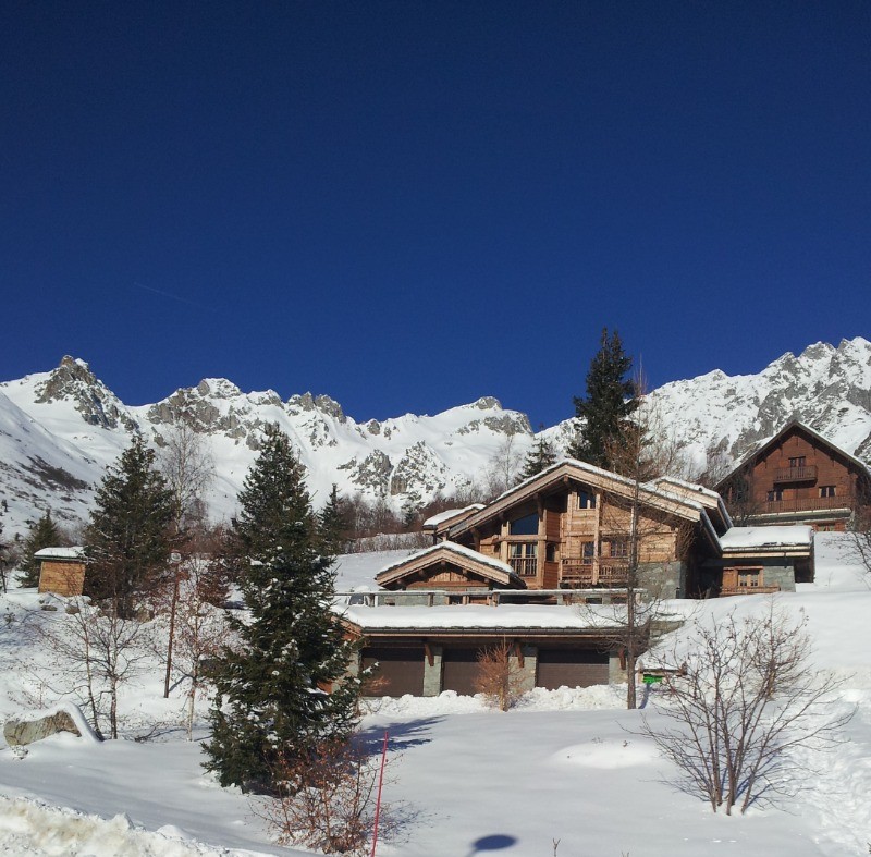 chemin devant la résidence Les Balcons du Soleil 2
