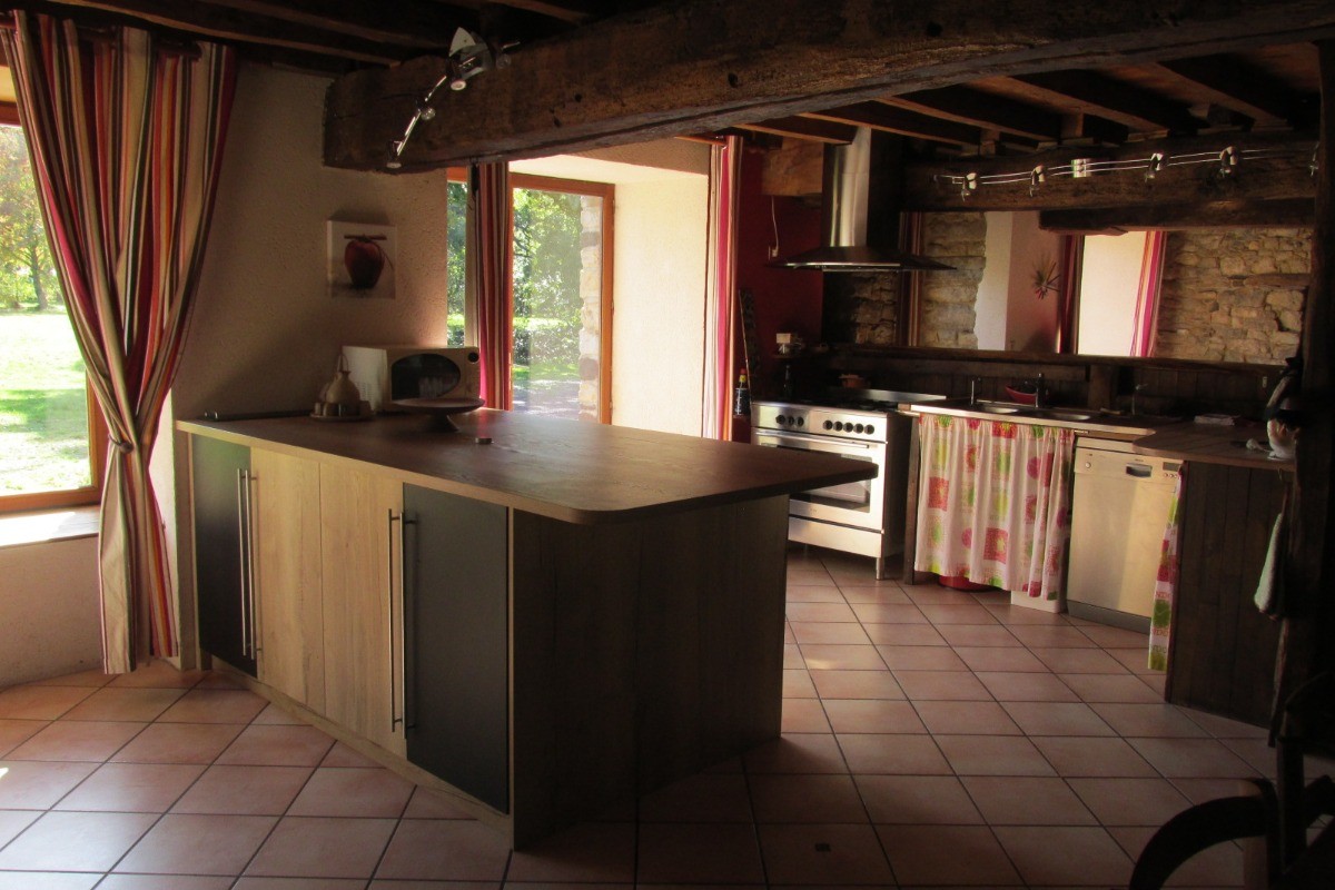 La cuisine aménagée - Gïte "Ar Merglet" en Brocéliande près de Paimpont