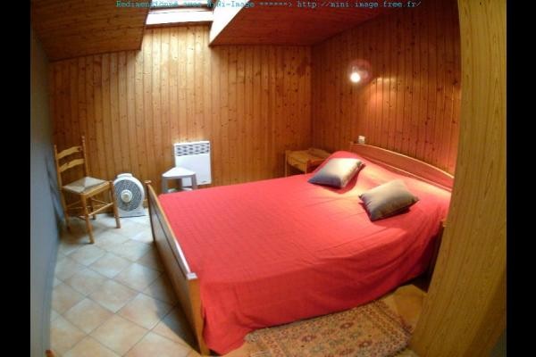 Chambre avec salle d'eau: Le Logis des Granges près de Surgères en Charente maritime