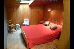 Chambre avec salle d'eau: Le Logis des Granges près de Surgères en Charente maritime