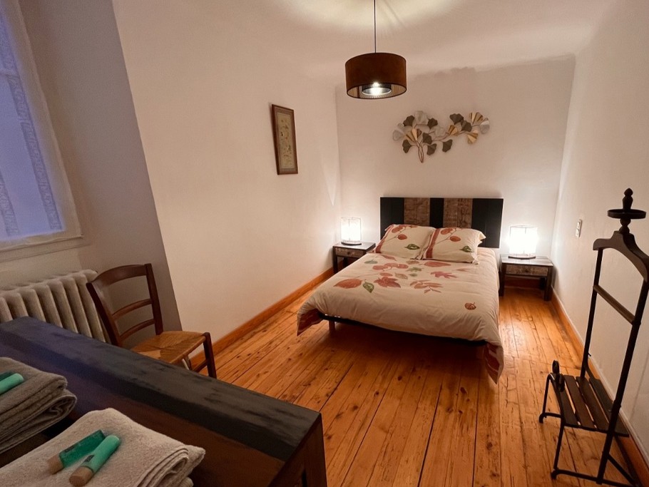 Chambre double lit 140x190 cm