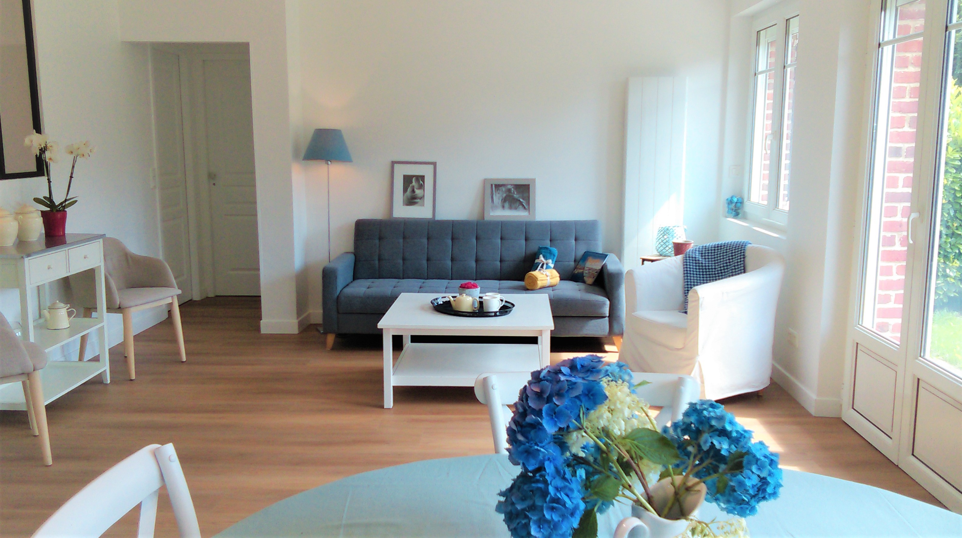 Séjour salon Location Gite mer Normandie- Le Clos de Varengeville sur Mer- location plain-pied proche Dieppe, Veules les Roses. Agréable séjour salon lumineux orrienté sud ouest