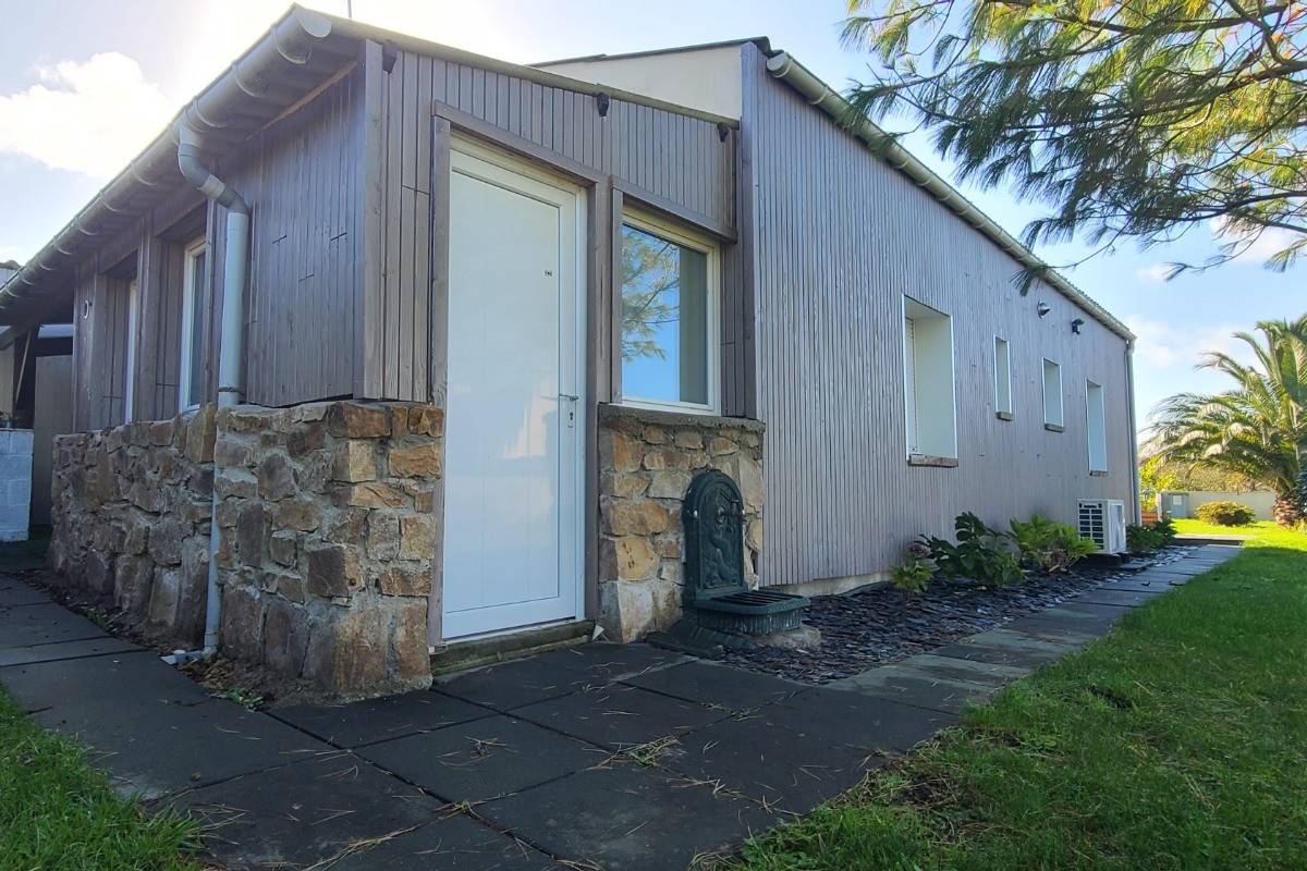 rear view of the house, access to the machine room and outside fountain