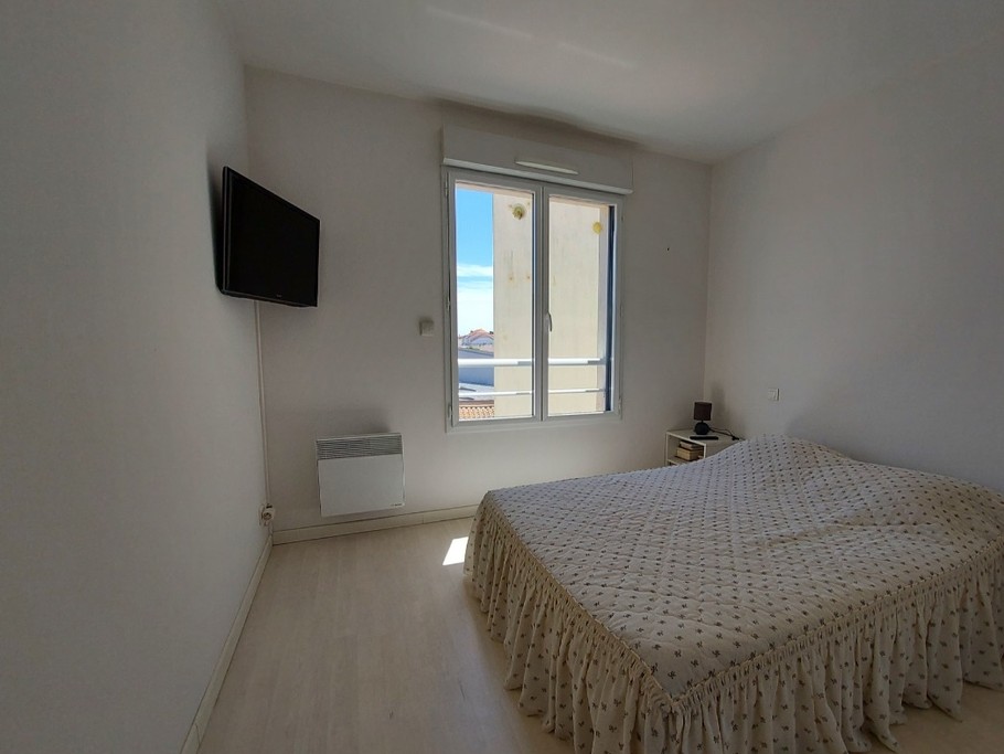 Bedroom with double bed (140cm)