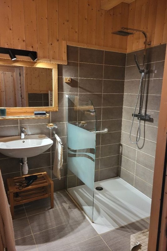 salle de douche chambre 2