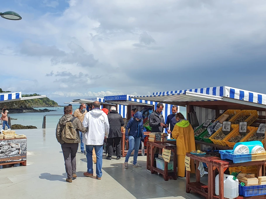 Marché aux huîtres sur le Port de la Houle, ouverte 7 jours sur 7 !