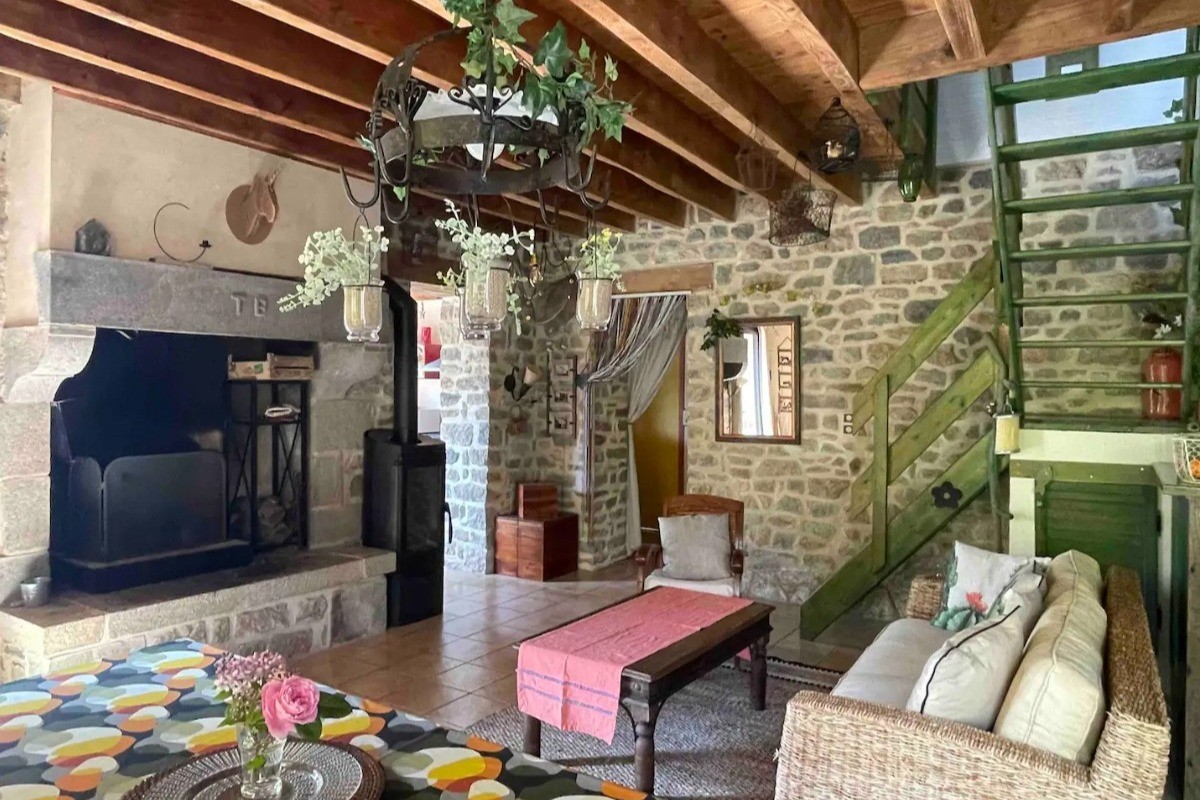 Coin salon et coin séjour.