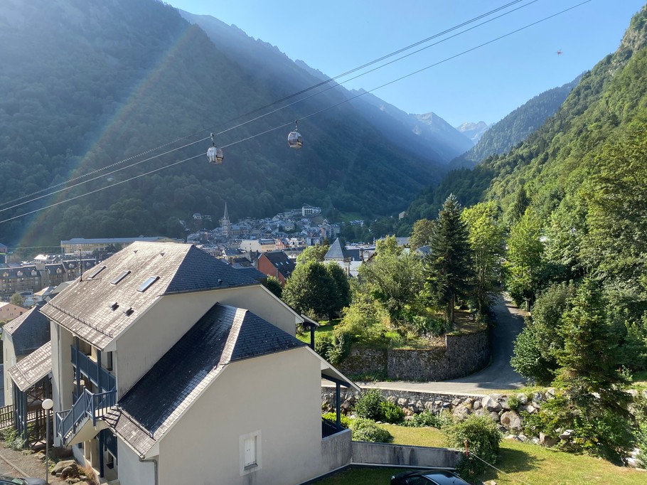 Vue depuis la droite de la terrasse couverte