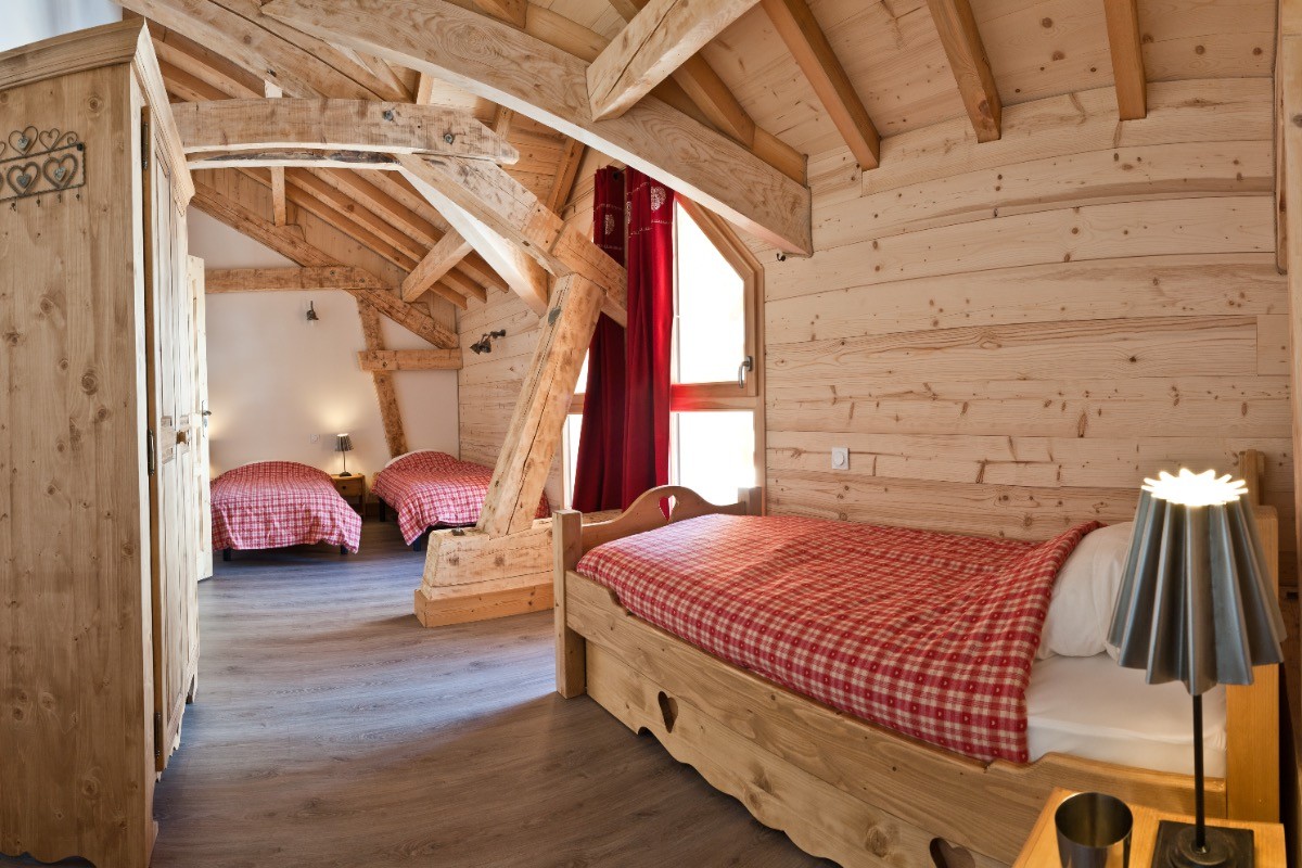 chambre 4, avec 4 lits 90x190 et salle de douche wc attenant.
Bathroom 4, with 4 beds 90x190 and a shower room and toilet
