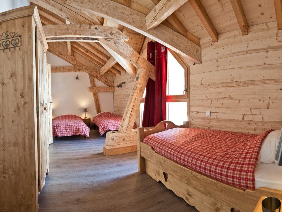 chambre 4, avec 4 lits 90x190 et salle de douche wc attenant.
Bathroom 4, with 4 beds 90x190 and a shower room and toilet