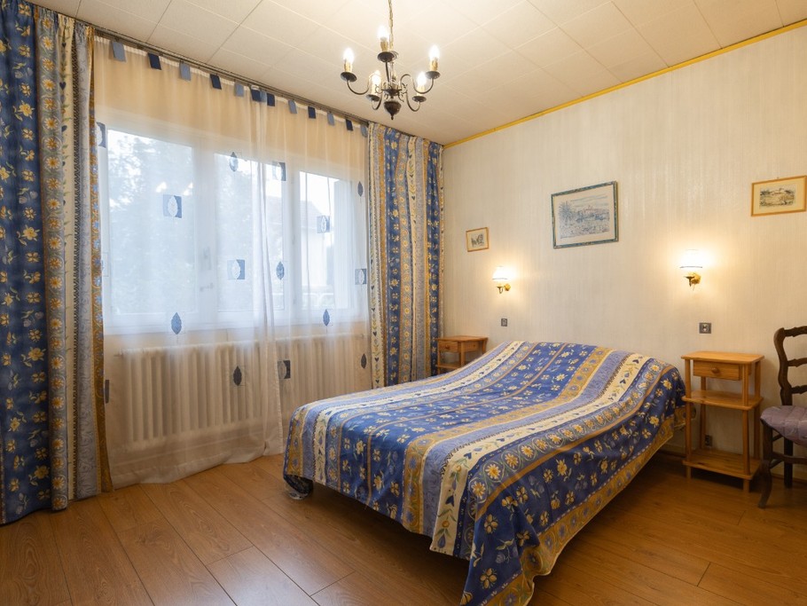 chambre lit 140 avec armoire et penderie