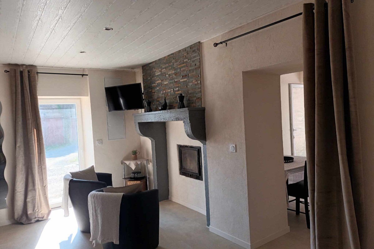 Un insert double face pour les soirée d'hiver agrémente le confort de cette maisonnette toute cosi ...