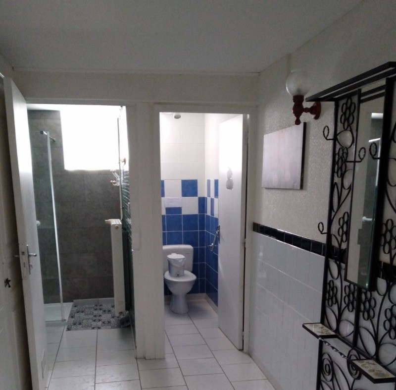 Accès salle d'eau / WC séparé - Chez Maïse