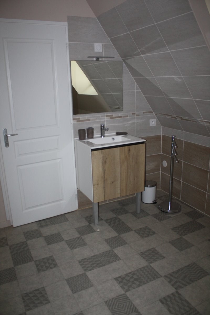 Salle d'eau haut.