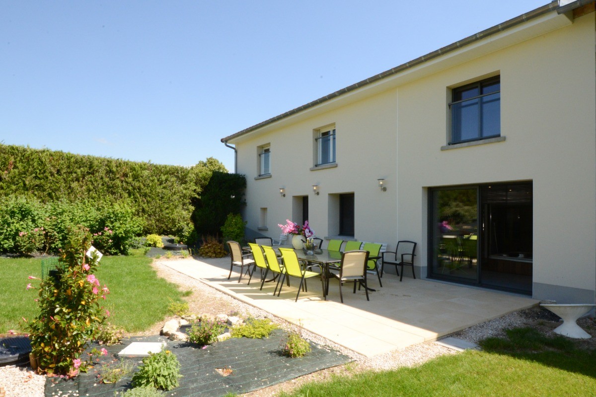 terrasse de 35 m 2 avec jardin clos 1000 m2