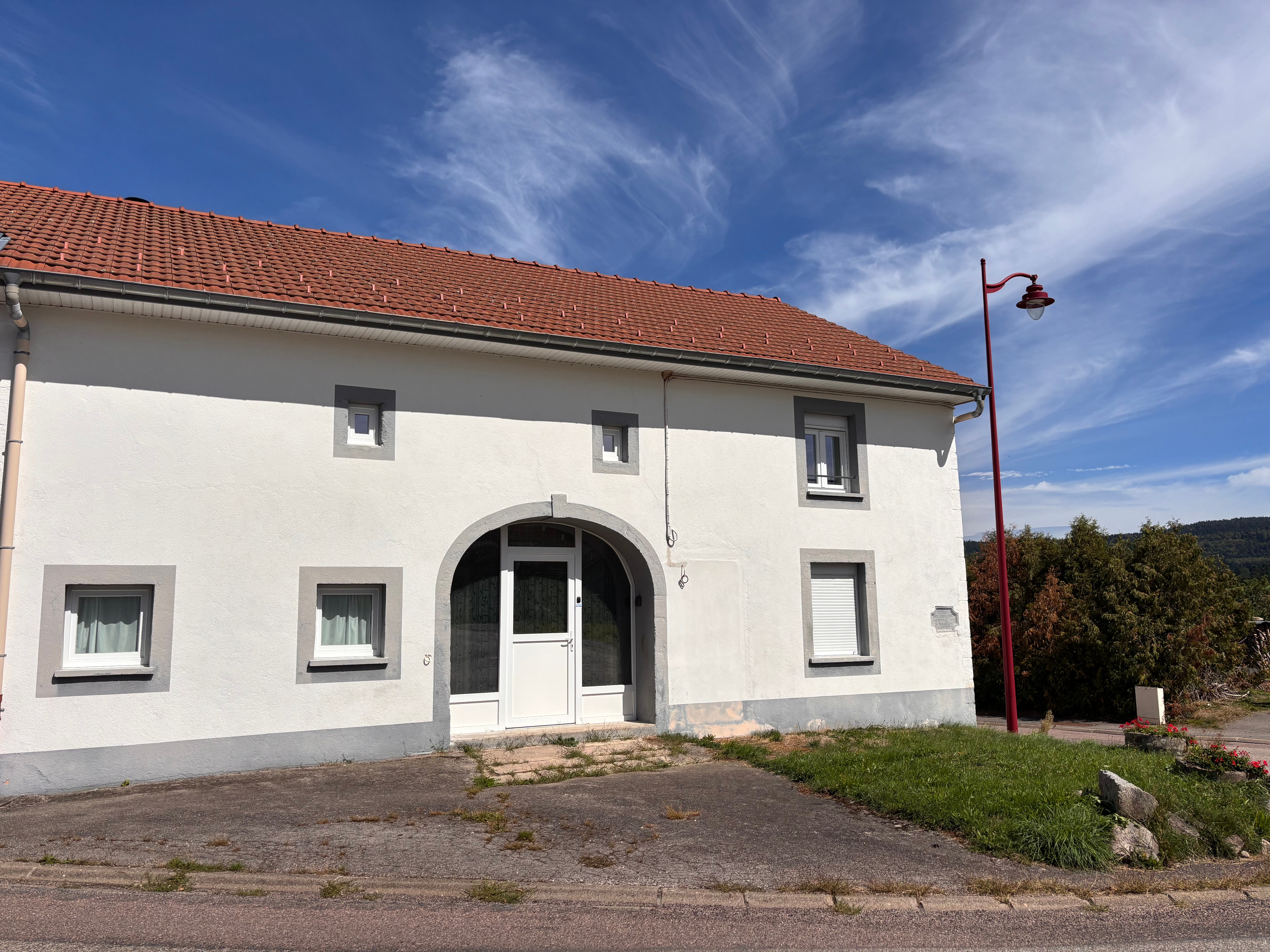 Outdoors – A country house for family reunions