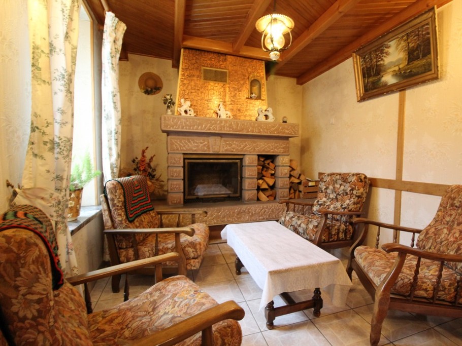 Salon avec cheminée - Appartement Granges-Aumontzey