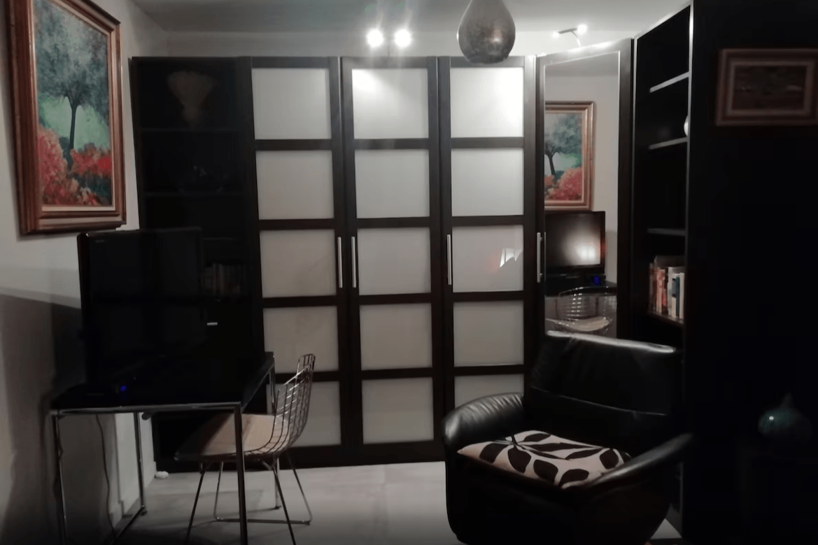 Dressing est l'espace bureau de la chambre 2