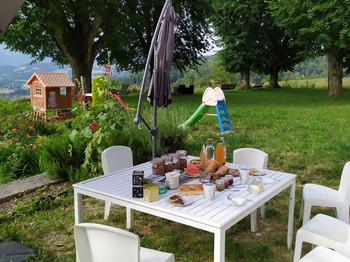Petit déjeuner en terrasse