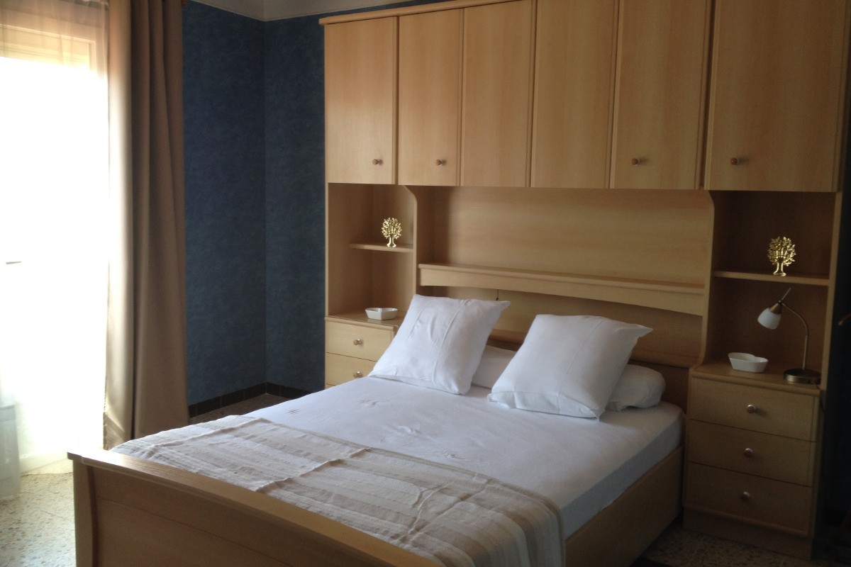 Chambre donnant sur la place