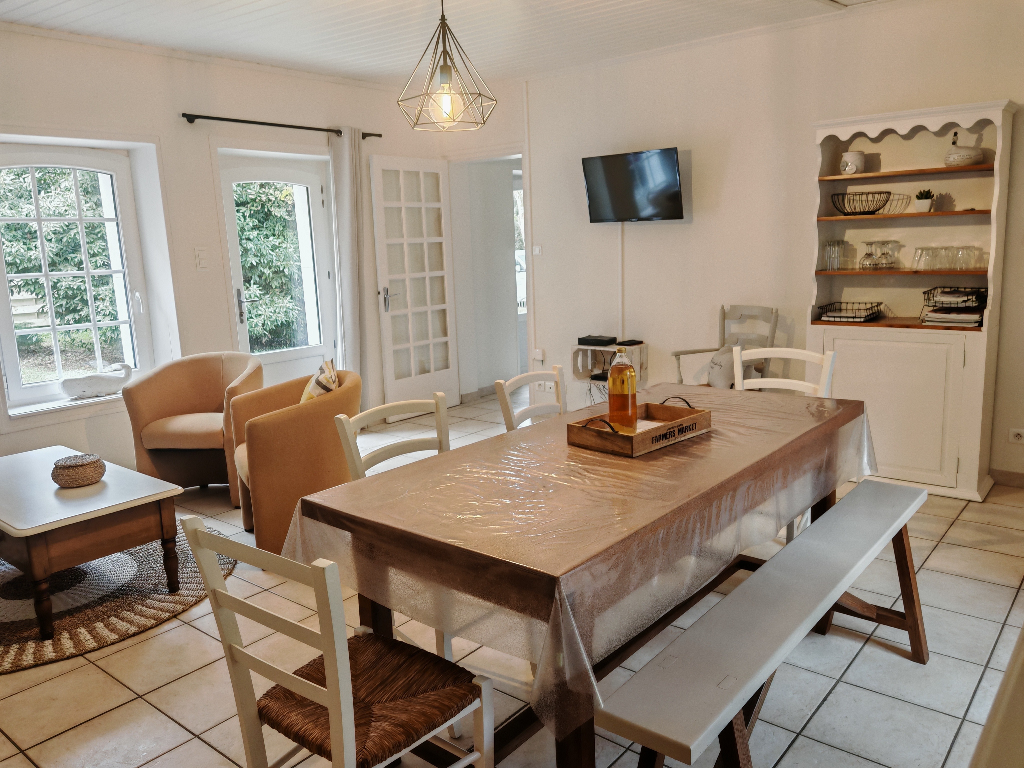 Living room - dining area