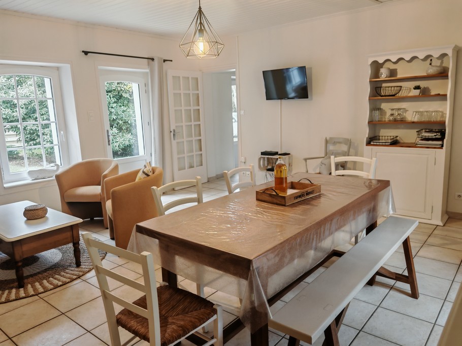 Living room - dining area