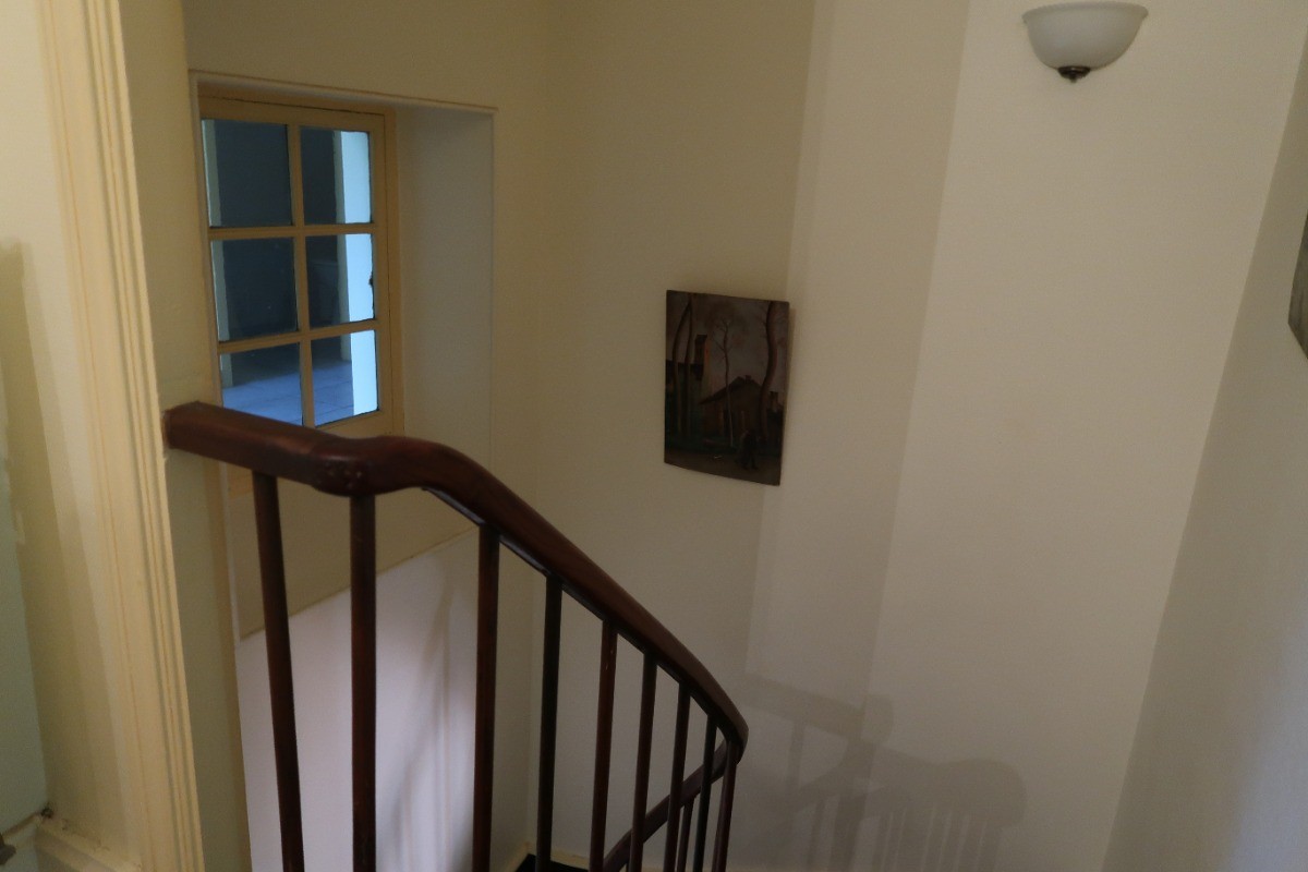 escalier menant à l'étage
