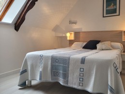 Location, La longère, Armelle Lec'hvien, Ploubazlanec, chambre de l'étage lit 140