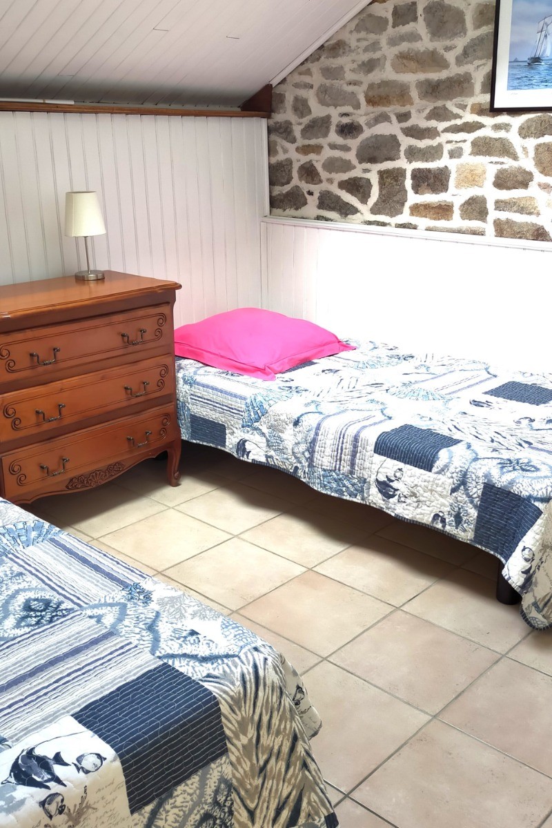 Chambre pour 1 à 2 personnes (2 lit 90 x 190 cm)
Crédits photo : Le Petit Chatelet