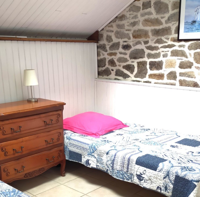 Chambre pour 1 à 2 personnes (2 lit 90 x 190 cm)
Crédits photo : Le Petit Chatelet