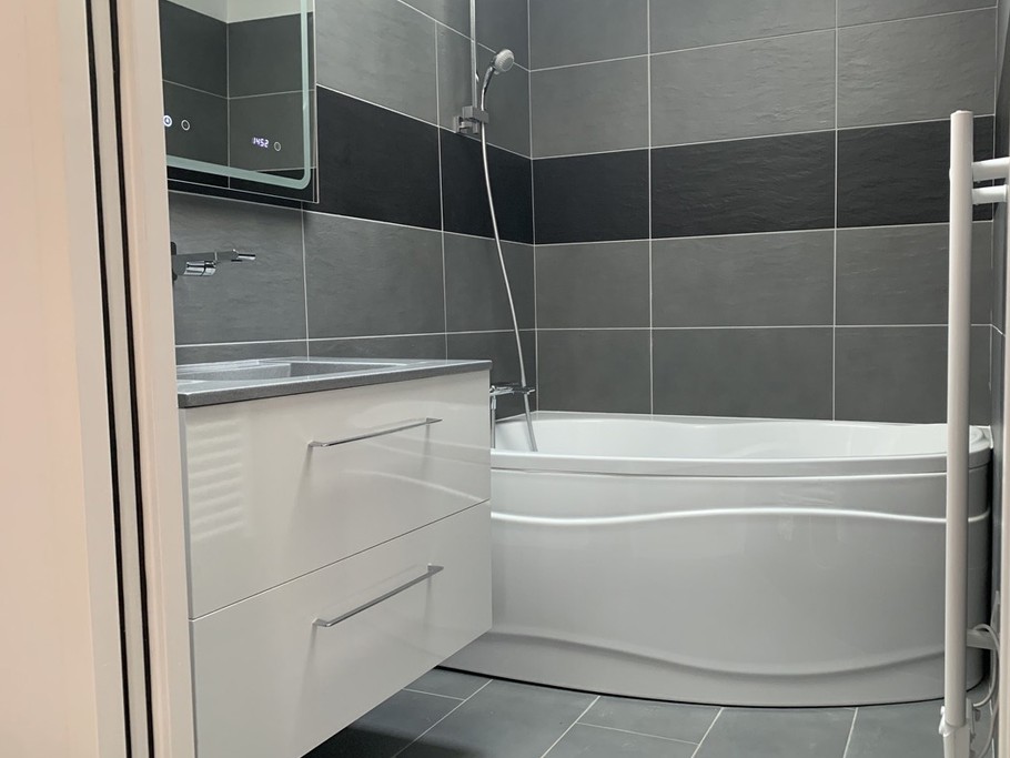 Salle de bain attenante à la chambre 1