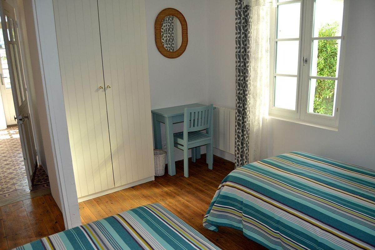 Couleurs Matin - La Verrière - Chambre 2 lits en 90