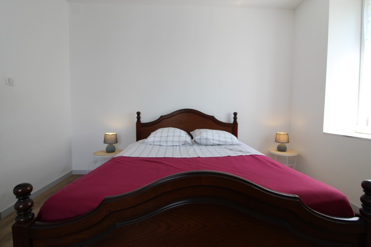 Chambre indépendante - Appartement Chez Reine - Location de vacances - Étival-Clairefontaine