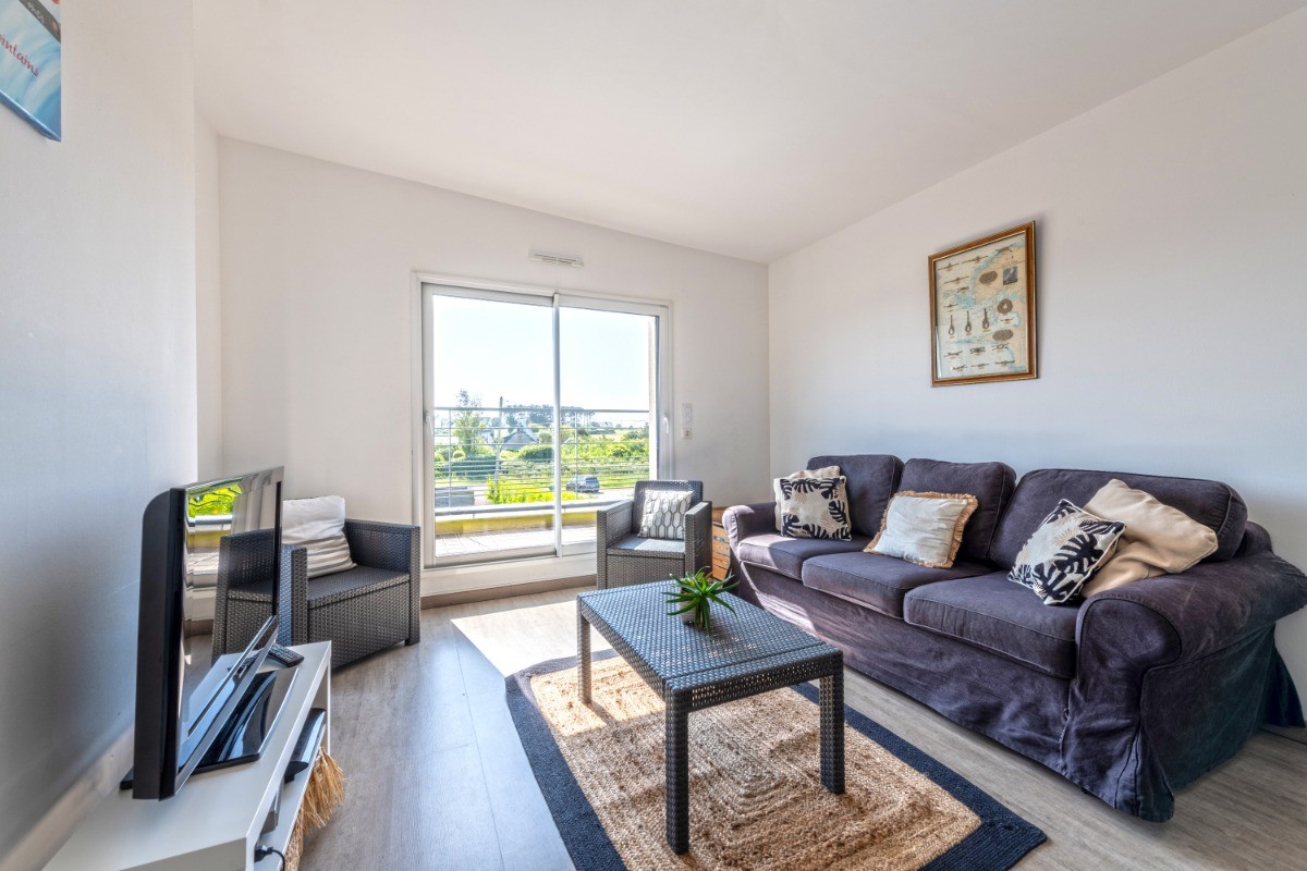 Etage: Mezzanine avec canapé convertible 2 places + TV, vue mer et accès au balcon terrasse