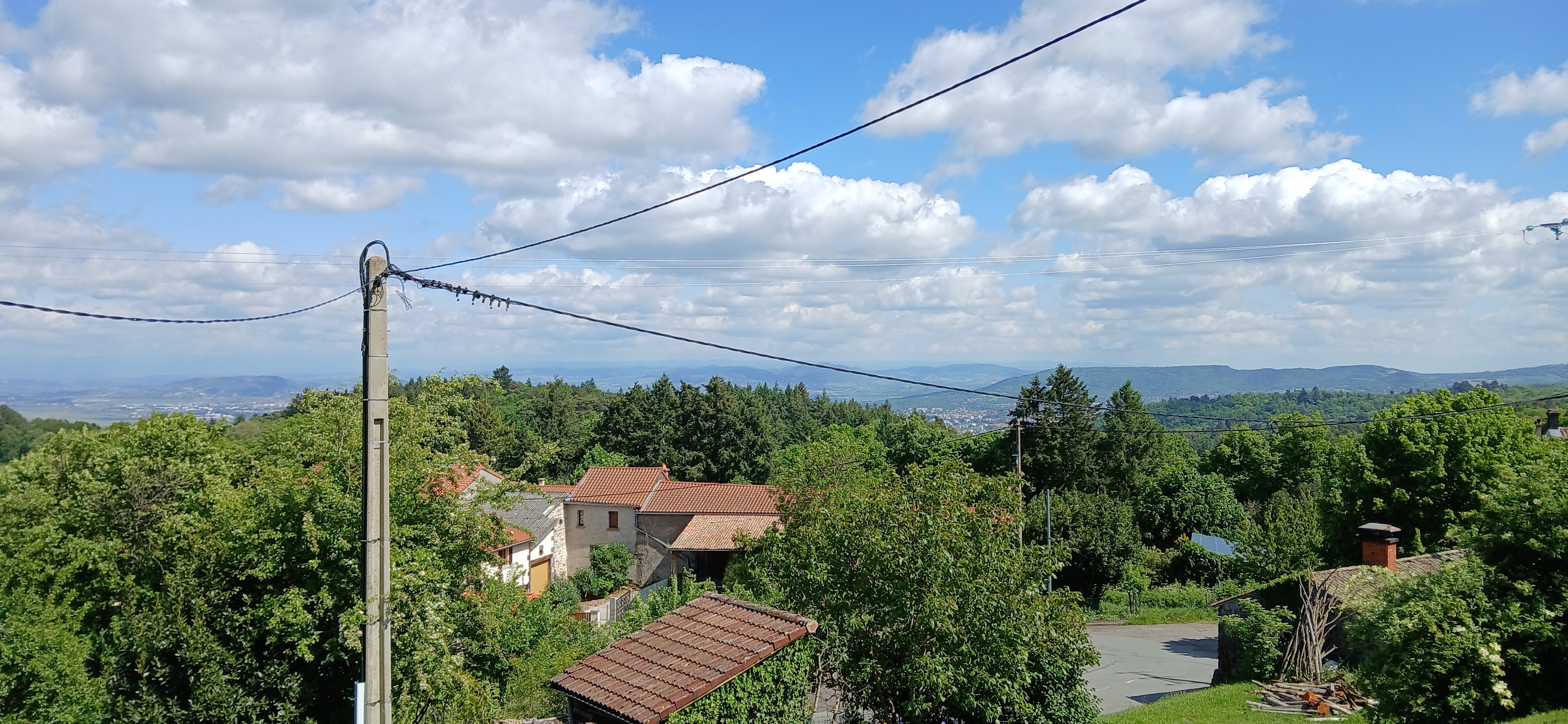 Gîte "Les Châtaigniers", Sarcenat, Orcines, Puy de Dôme, Auvergne - Vue du balcon