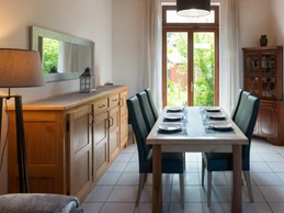 Salle à manger. Les Montbretias.